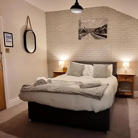 The Royal Oak, 酒店