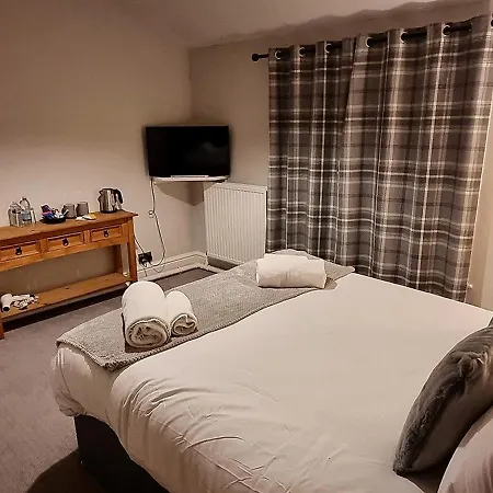 The Royal Oak, 酒店