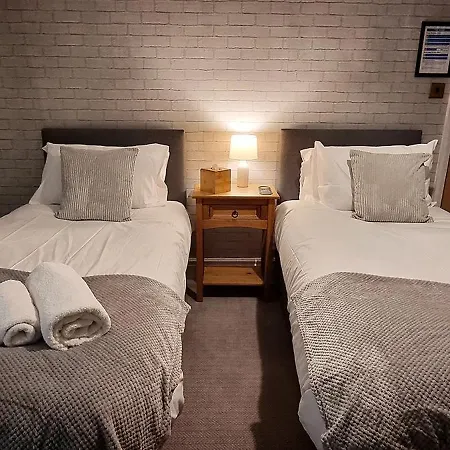 The Royal Oak, 酒店