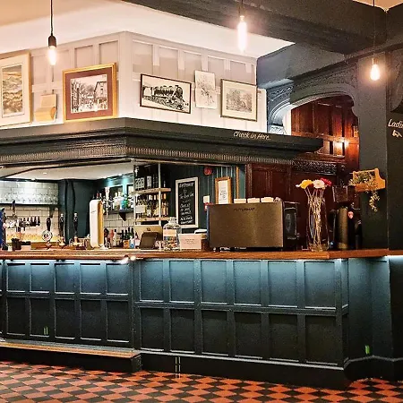 The Royal Oak, Hotel Settle