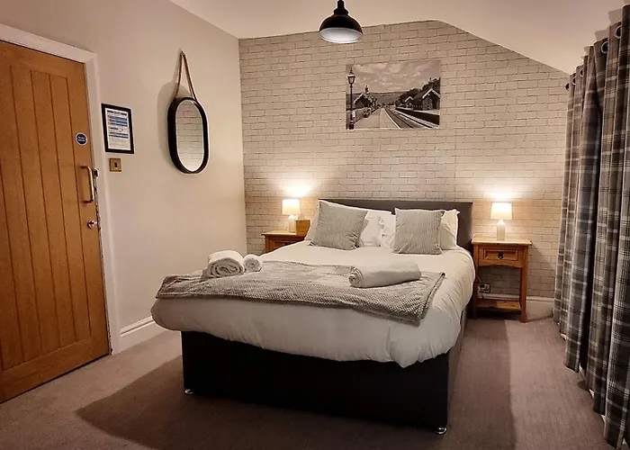 The Royal Oak, 酒店